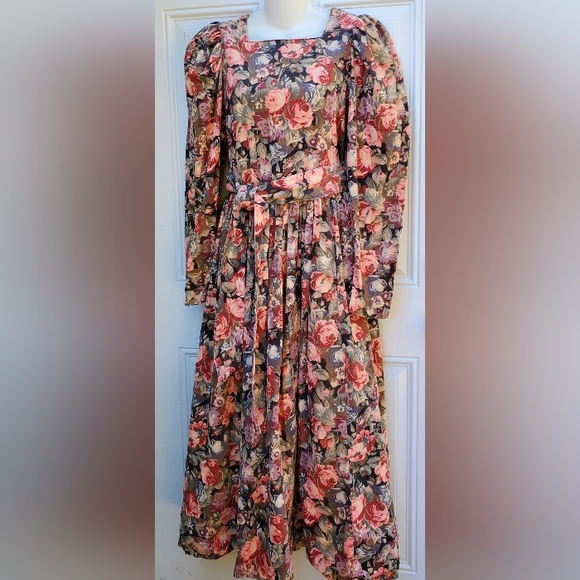 LAURA ASHLEY Vintage 90s Pinwale Cotton Corduroy Dress with Matching Sash - Picture 10 of 10